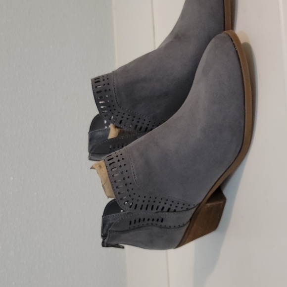 Carlos by Carlos Santana Women's Size 6 Marteen Ankle Booties - Picture 3 of 9